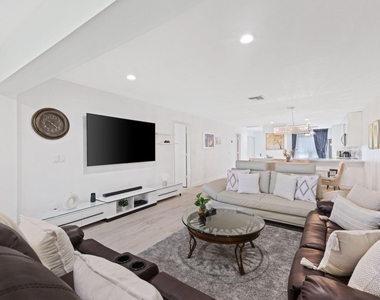 1031 Citrus Way - Photo Thumbnail 10