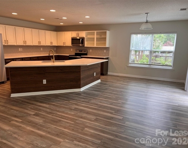 2304 Harwood Hills Lane - Photo Thumbnail 8