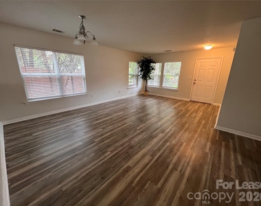 2304 Harwood Hills Lane - Photo Thumbnail 4