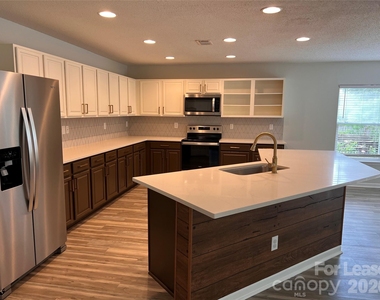 2304 Harwood Hills Lane - Photo Thumbnail 7