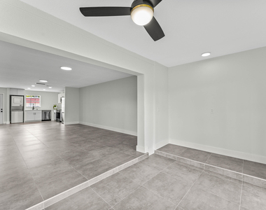 711 Laconia Circle - Photo Thumbnail 17