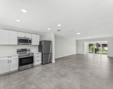 711 Laconia Circle - Photo Thumbnail 3