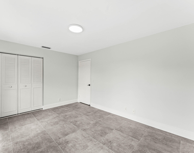 711 Laconia Circle - Photo Thumbnail 8