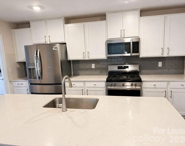 10227 Chatham Run Lane - Photo Thumbnail 7