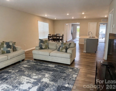 10227 Chatham Run Lane - Photo Thumbnail 5