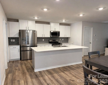 10227 Chatham Run Lane - Photo Thumbnail 12
