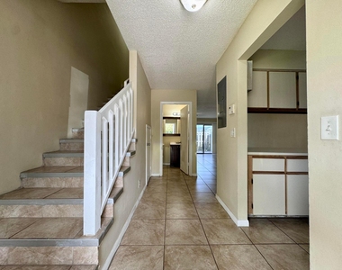 704 Riverside Drive - Photo Thumbnail 2