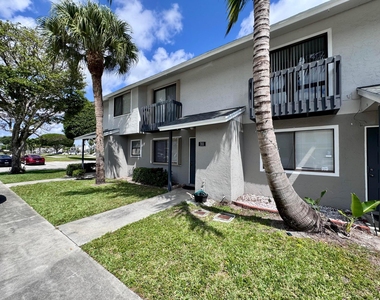 704 Riverside Drive - Photo Thumbnail 36