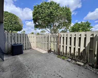 704 Riverside Drive - Photo Thumbnail 22