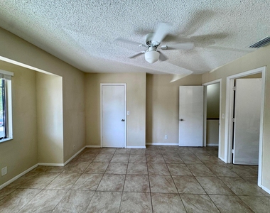 704 Riverside Drive - Photo Thumbnail 13
