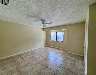 704 Riverside Drive - Photo Thumbnail 11