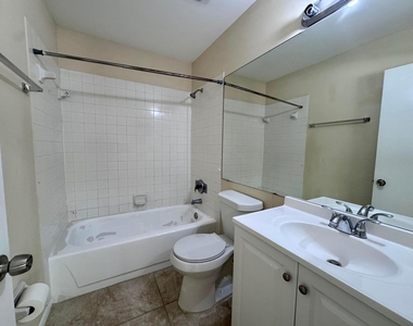 704 Riverside Drive - Photo Thumbnail 21