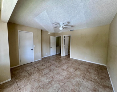 704 Riverside Drive - Photo Thumbnail 14