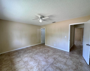 704 Riverside Drive - Photo Thumbnail 18