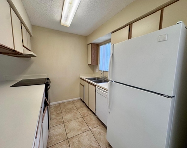 704 Riverside Drive - Photo Thumbnail 4