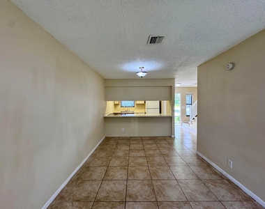 704 Riverside Drive - Photo Thumbnail 34