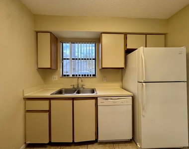 704 Riverside Drive - Photo Thumbnail 6