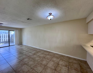 704 Riverside Drive - Photo Thumbnail 26