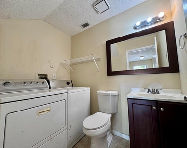704 Riverside Drive - Photo Thumbnail 9