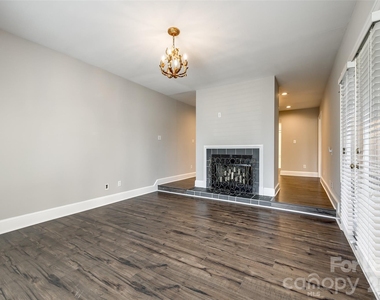 2220 Roswell Avenue - Photo Thumbnail 12