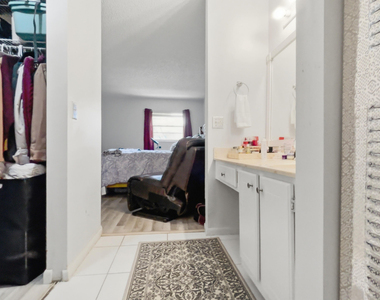 1200 Sw 124th Terrace - Photo Thumbnail 12