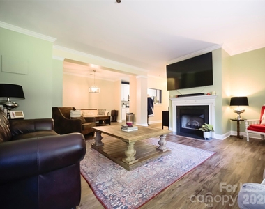 5609 Fairview Road - Photo Thumbnail 3