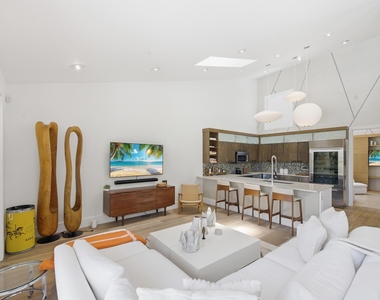 2552 Sheltingham Drive - Photo Thumbnail 6