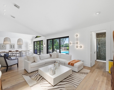 2552 Sheltingham Drive - Photo Thumbnail 8