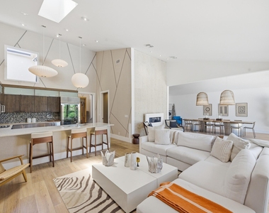 2552 Sheltingham Drive - Photo Thumbnail 4