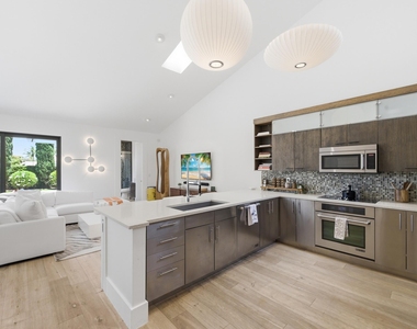 2552 Sheltingham Drive - Photo Thumbnail 10