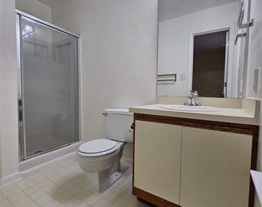 802 Selwyn Oaks Court - Photo Thumbnail 12