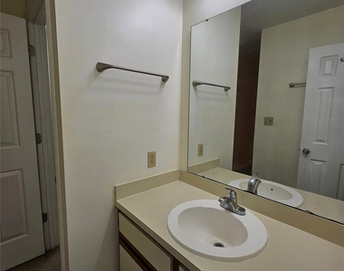 802 Selwyn Oaks Court - Photo Thumbnail 11