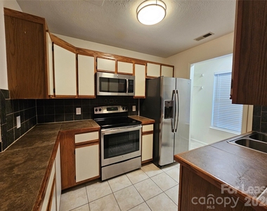 802 Selwyn Oaks Court - Photo Thumbnail 2
