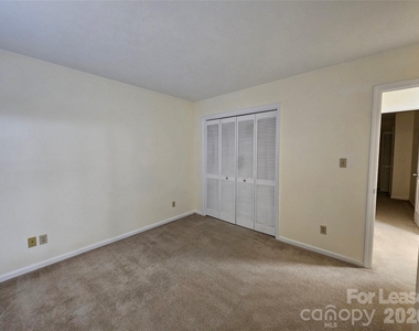 802 Selwyn Oaks Court - Photo Thumbnail 13