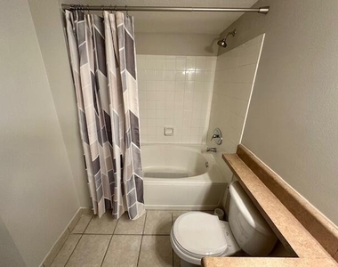 402 Villa Circle - Photo Thumbnail 12