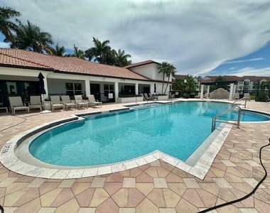 402 Villa Circle - Photo Thumbnail 31