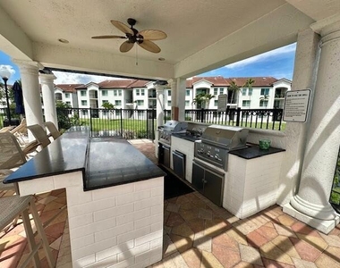 402 Villa Circle - Photo Thumbnail 32