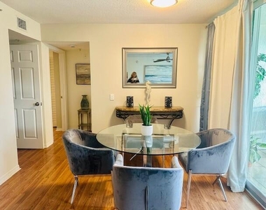 402 Villa Circle - Photo Thumbnail 1