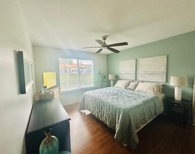 402 Villa Circle - Photo Thumbnail 9