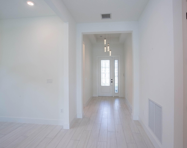5576 Captiva Lane - Photo Thumbnail 22