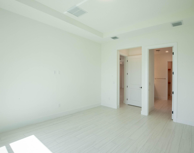 5576 Captiva Lane - Photo Thumbnail 24