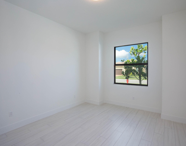 5576 Captiva Lane - Photo Thumbnail 16