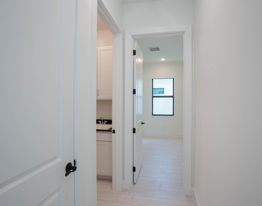 5576 Captiva Lane - Photo Thumbnail 11