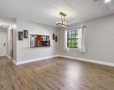 10723 Nw 10th Street - Photo Thumbnail 4