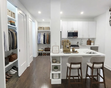 200 West 58th Street - Photo Thumbnail 1
