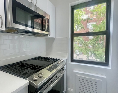 20 Beekman Place, 3F - Photo Thumbnail 6