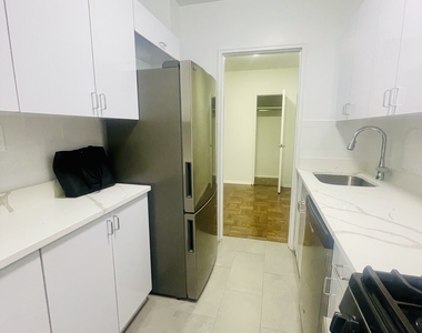 20 Beekman Place - Photo Thumbnail 3