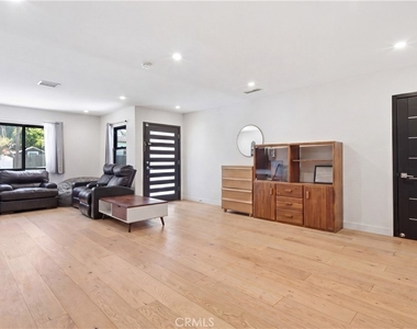 17713 Bullock St - Photo Thumbnail 5