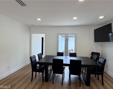 5855 Shirley Avenue - Photo Thumbnail 6
