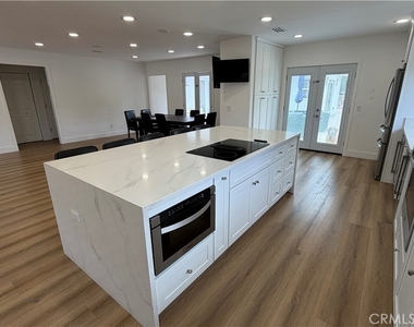 5855 Shirley Avenue - Photo Thumbnail 3